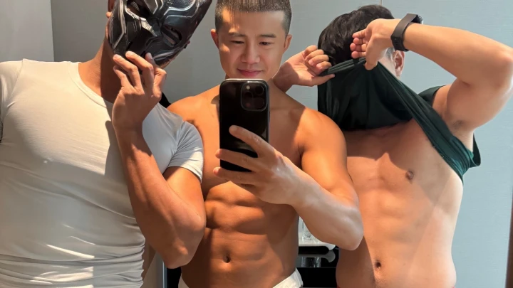 黑皮肌肉教练 jiaolianheizi – 做会员们肉便器的一天